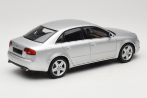 Audi A4 B7 Silver Minichamps 1:18 100014402 Diecast — photo 3 of 8