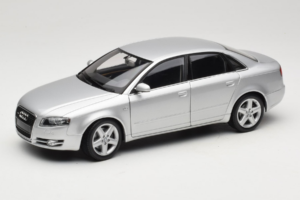Audi A4 B7 Silver Minichamps 1:18 100014402 Diecast