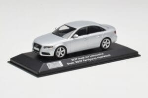 Audi A4 B8 3.2 Quattro Ice Silver Minichamps 1:43 5010704113 Diecast — photo 2 of 4