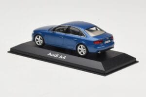 Audi A4 B8 3.2 Quattro Aruba Blue Minichamps 1:43 5010704123 Diecast — photo 3 of 4