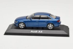 Audi A4 B8 3.2 Quattro Aruba Blue Minichamps 1:43 5010704123 Diecast
