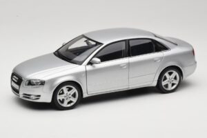 Audi A4 B8 3.2 Quattro Silver Minichamps 1:18 5010404115 Diecast