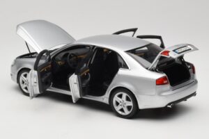 Audi A4 B8 3.2 Quattro Silver Minichamps 1:18 5010404115 Diecast — photo 5 of 8