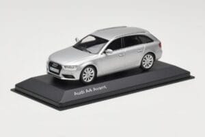 Audi A4 B8 Avant Ice Silver Minichamps 1:43 5011204213 Diecast — photo 2 of 4