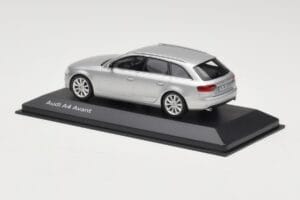 Audi A4 B8 Avant Ice Silver Minichamps 1:43 5011204213 Diecast — photo 3 of 4