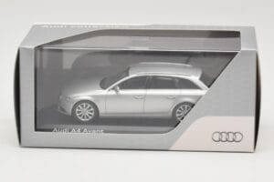 Audi A4 B8 Avant Ice Silver Minichamps 1:43 5011204213 Diecast — photo 4 of 4