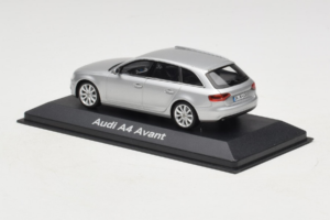 Audi A4 B8 Avant Ice Silver Minichamps 1:43 5011204213-R1 Diecast — photo 3 of 4