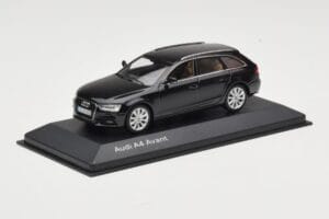 Audi A4 B8 Avant Phantom Black Minichamps 1:43 5011204223 Diecast — photo 2 of 4