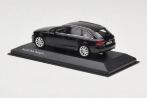 Audi A4 B8 Avant Phantom Black Minichamps 1:43 5011204223 Diecast — photo 3 of 4