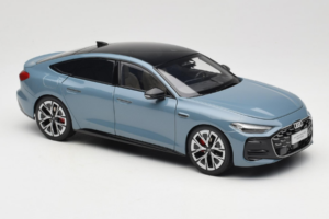 Audi A5L Sportback Greyish Blue OEM 1:18 ZAM60004B Diecast — photo 6 of 8