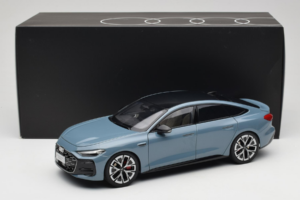 Audi A5L Sportback Greyish Blue OEM 1:18 ZAM60004B Diecast — photo 8 of 8