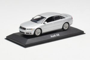 Audi A8 D3 Silver Minichamps 1:43 20000001386001 Diecast — photo 2 of 4