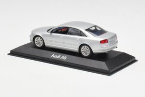 Audi A8 D3 Silver Minichamps 1:43 20000001386001 Diecast — photo 3 of 4