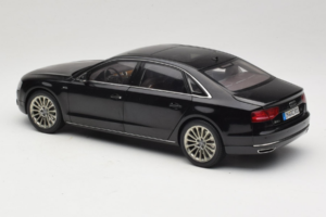 Audi A8L D3 W12 Phantom Black Kyosho 1:18 5011008125 Diecast — photo 7 of 8