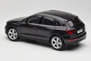 Audi Q5 8R Lava Grey Kyosho 1:18 09242LG Diecast — photo 7 of 8