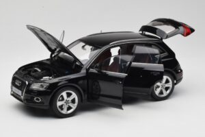 Audi Q5 8R Phantom Black Kyosho 1:18 09242BK Diecast — photo 2 of 8