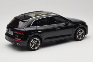 Audi Q5L FY Black Paudi Model 1:18 26732 Diecast — photo 3 of 8