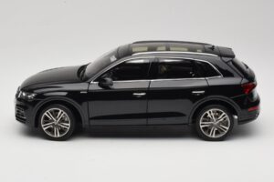 Audi Q5L FY Black Paudi Model 1:18 26732 Diecast — photo 4 of 8