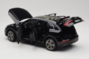 Audi Q5L FY Black Paudi Model 1:18 26732 Diecast — photo 5 of 8
