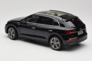 Audi Q5L FY Black Paudi Model 1:18 26732 Diecast — photo 7 of 8