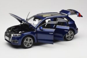 Audi Q5L FY Blue Paudi Model 1:18 33729 Diecast — photo 2 of 8