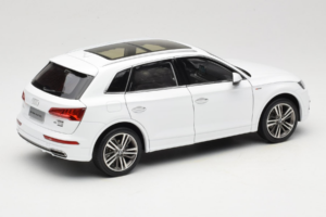 Audi Q5L FY White Paudi Model 1:18 30694 Diecast — photo 3 of 8