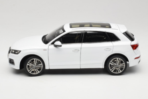 Audi Q5L FY White Paudi Model 1:18 30694 Diecast — photo 4 of 8