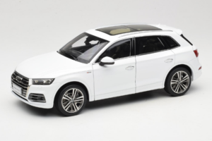 Audi Q5L FY White Paudi Model 1:18 30694 Diecast
