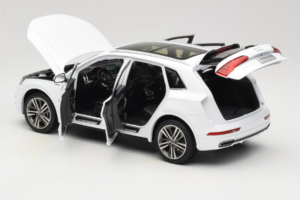 Audi Q5L FY White Paudi Model 1:18 30694 Diecast — photo 5 of 8