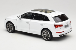 Audi Q5L FY White Paudi Model 1:18 30694 Diecast — photo 7 of 8