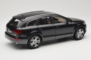 Audi Q7 4L Lava Grey Minichamps 1:18 5010507625 Diecast — photo 3 of 8