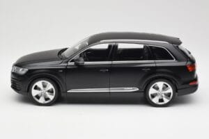 Audi Q7 4M Matt Black Minichamps 1:18 110014001 Diecast — photo 4 of 8