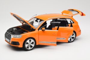 Audi Q7 4M Orange Metallic Minichamps 1:18 110014004 Diecast — photo 2 of 8