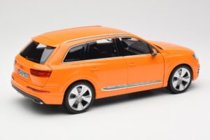 Audi Q7 4M Orange Metallic Minichamps 1:18 110014004 Diecast — photo 3 of 8
