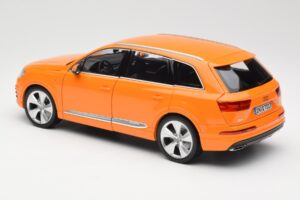 Audi Q7 4M Orange Metallic Minichamps 1:18 110014004 Diecast — photo 7 of 8