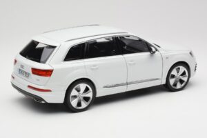 Audi Q7 4M White Minichamps 1:18 110014000 Diecast — photo 3 of 8