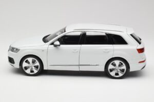 Audi Q7 4M White Minichamps 1:18 110014000 Diecast — photo 4 of 8