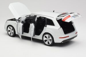 Audi Q7 4M White Minichamps 1:18 110014000 Diecast — photo 5 of 8