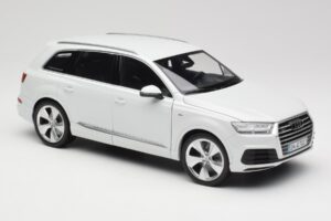 Audi Q7 4M White Minichamps 1:18 110014000 Diecast — photo 6 of 8