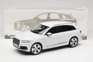 Audi Q7 4M White Minichamps 1:18 110014000 Diecast — photo 8 of 8