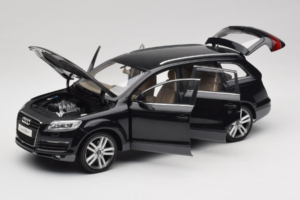 Audi Q7 Black Kyosho 1:18 09221BK Diecast — photo 2 of 8