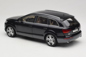 Audi Q7 Black Kyosho 1:18 09221BK Diecast — photo 7 of 8