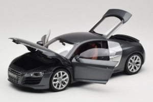Audi R8 5.2 FSI Quattro Daytona Grey Kyosho 1:18 09216DG Diecast — photo 2 of 7