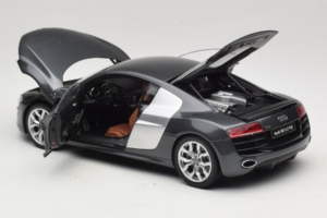 Audi R8 5.2 FSI Quattro Daytona Grey Kyosho 1:18 09216DG Diecast — photo 5 of 7