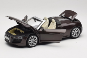 Audi R8 5.2 Spyder Teak Brown Kyosho 1:18 5010918525 Diecast — photo 2 of 8