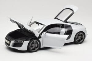 Audi R8 Type 42 Suzuka Grey Kyosho 1:18 09213SG Diecast — photo 2 of 8