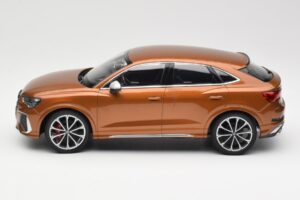 Audi RS Q3 Sportback 8U Brown Metallic Minichamps 1:18 155018104 Diecast — photo 3 of 6