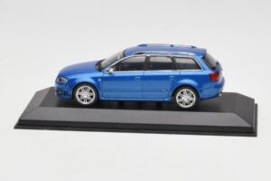 Audi RS4 B7 Avant Blue Metallic Minichamps 1:43 AUDI010 Diecast