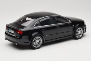 Audi RS4 B7 Sedan Phantom Black Minichamps 1:18 5010509115 Diecast — photo 3 of 8