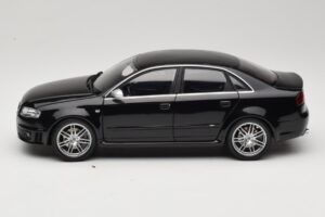 Audi RS4 B7 Sedan Phantom Black Minichamps 1:18 5010509115 Diecast — photo 4 of 8
